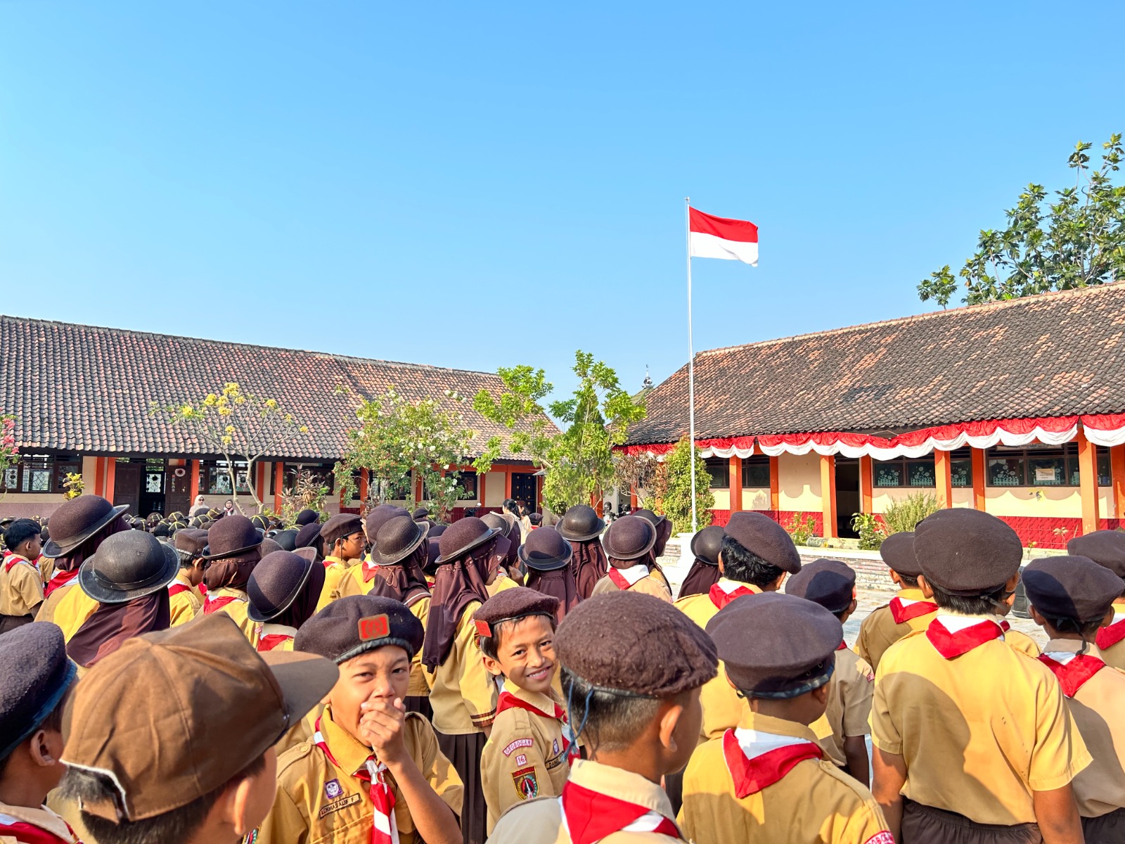 Upacara Memperingati Hari Ulang Tahun Gerakan Pramuka ke-65